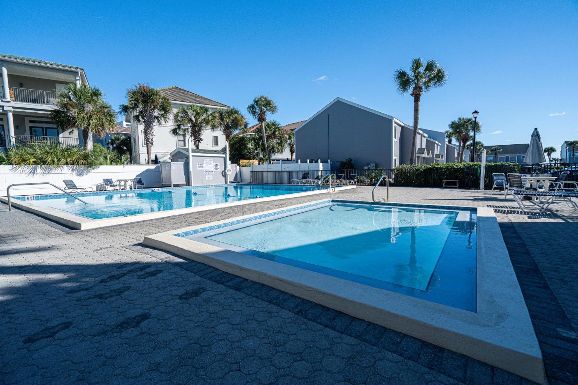 South Bay By The Gulf- Private Access, Community Pool, Foosball Holiday home *