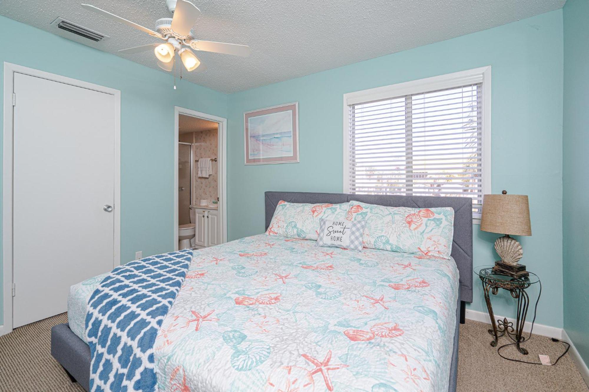 South Bay By The Gulf- Private Access, Community Pool, Foosball Holiday home