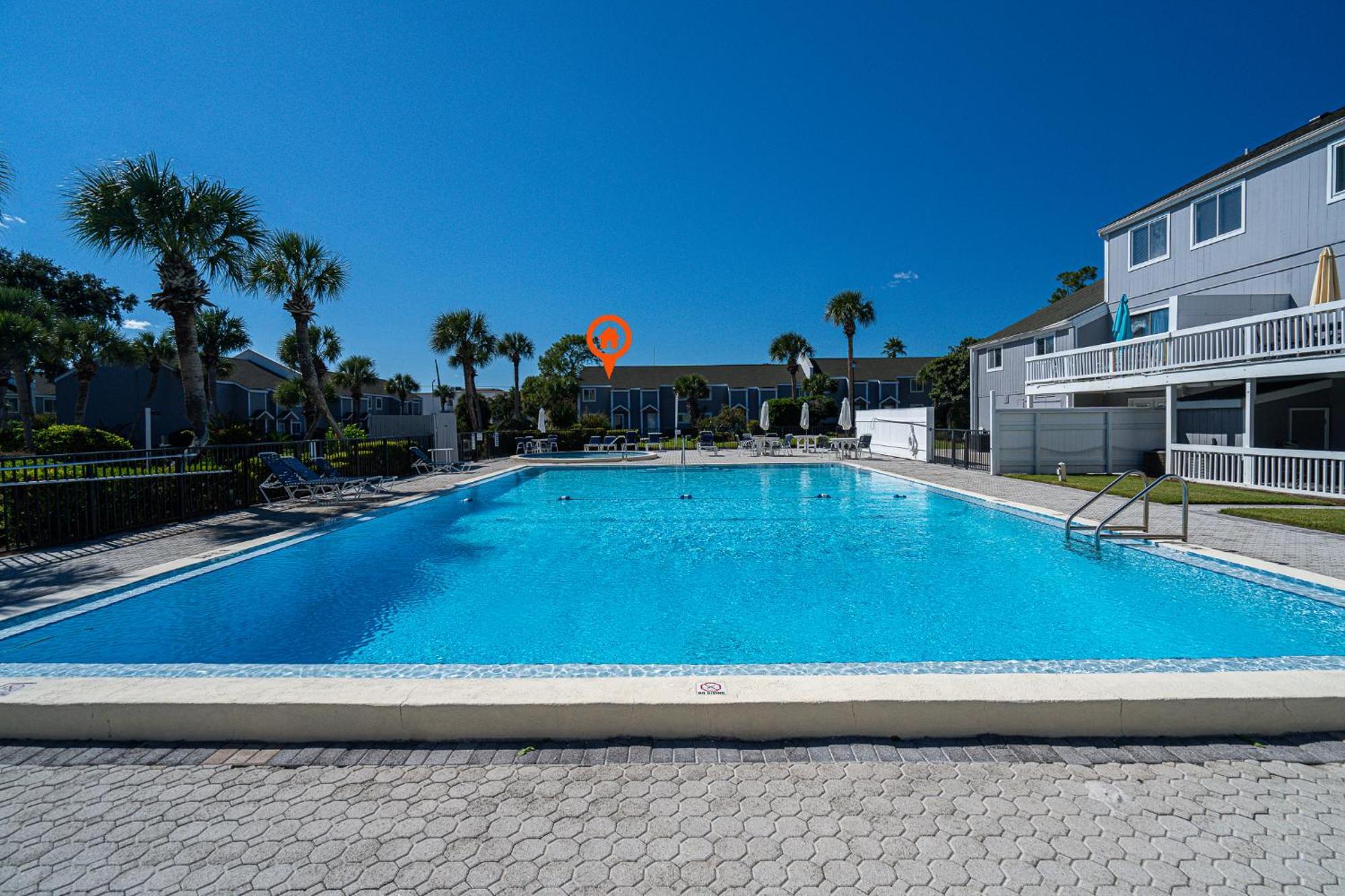 South Bay By The Gulf- Private Access, Community Pool, Foosball Holiday home