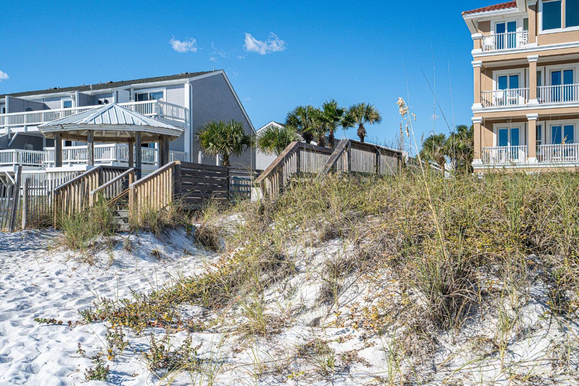 South Bay By The Gulf- Private Access, Community Pool, Foosball Holiday home *