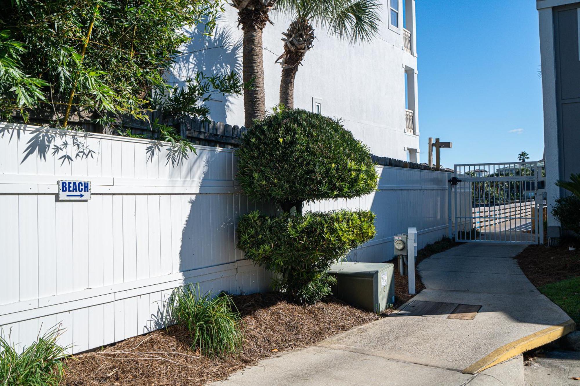 South Bay By The Gulf- Private Access, Community Pool, Foosball *