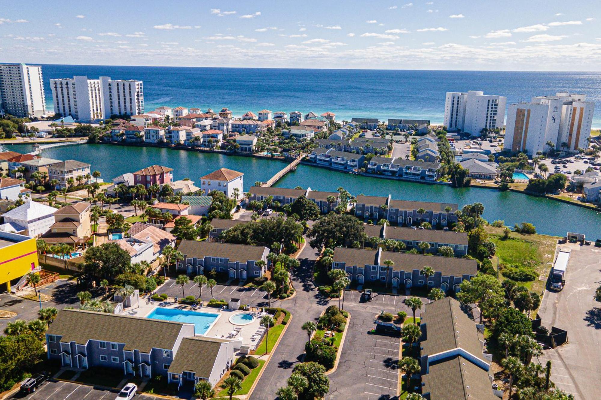 South Bay By The Gulf- Private Access, Community Pool, Foosball Destin